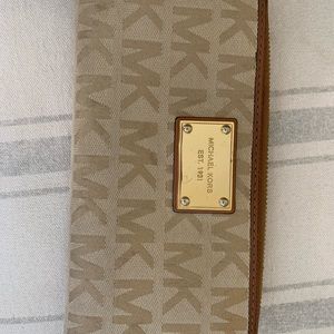 Authentic Michael Kors signature wallet,gently used.All zippers work properly.